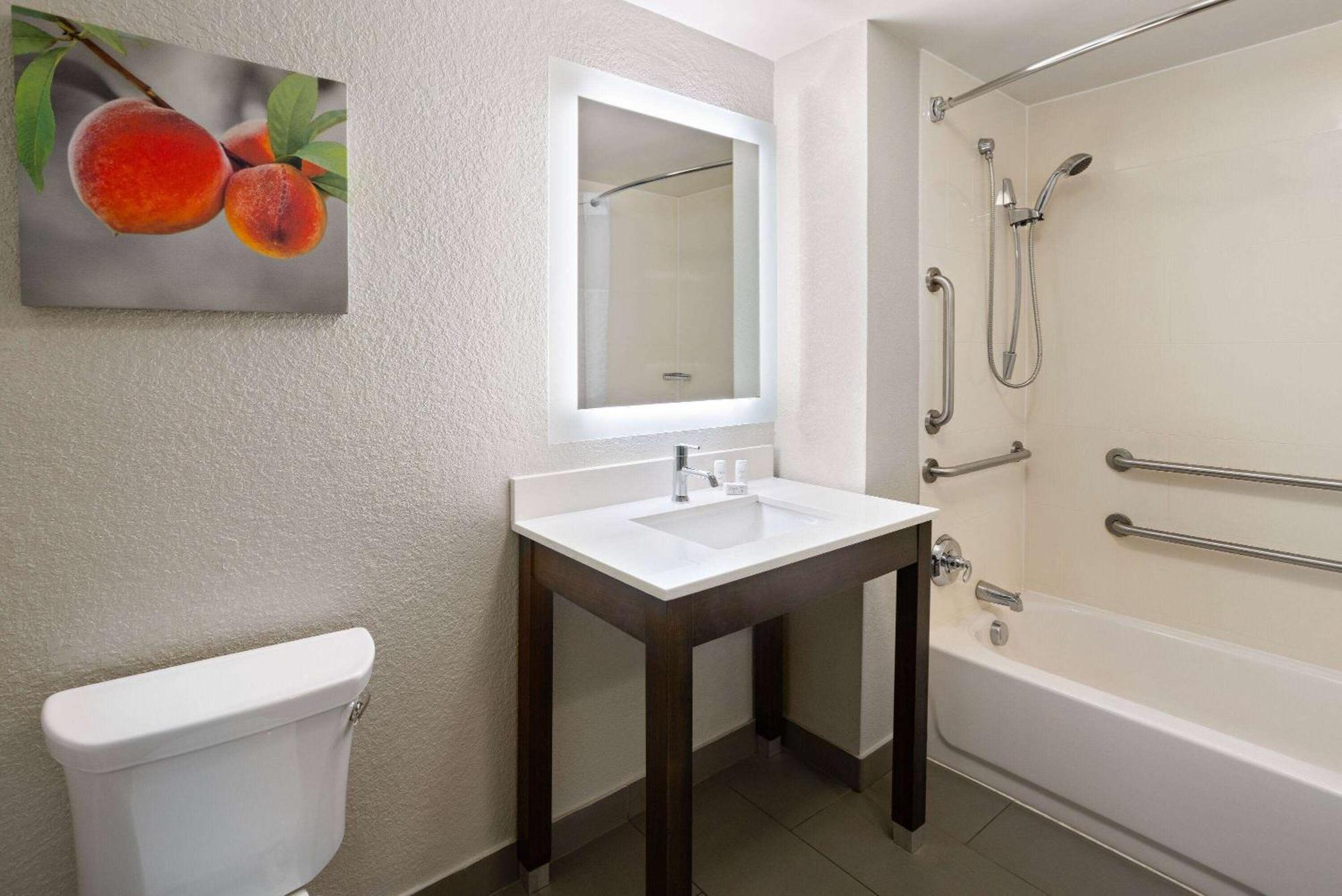 La Quinta By Wyndham Atlanta Airport North Hotel