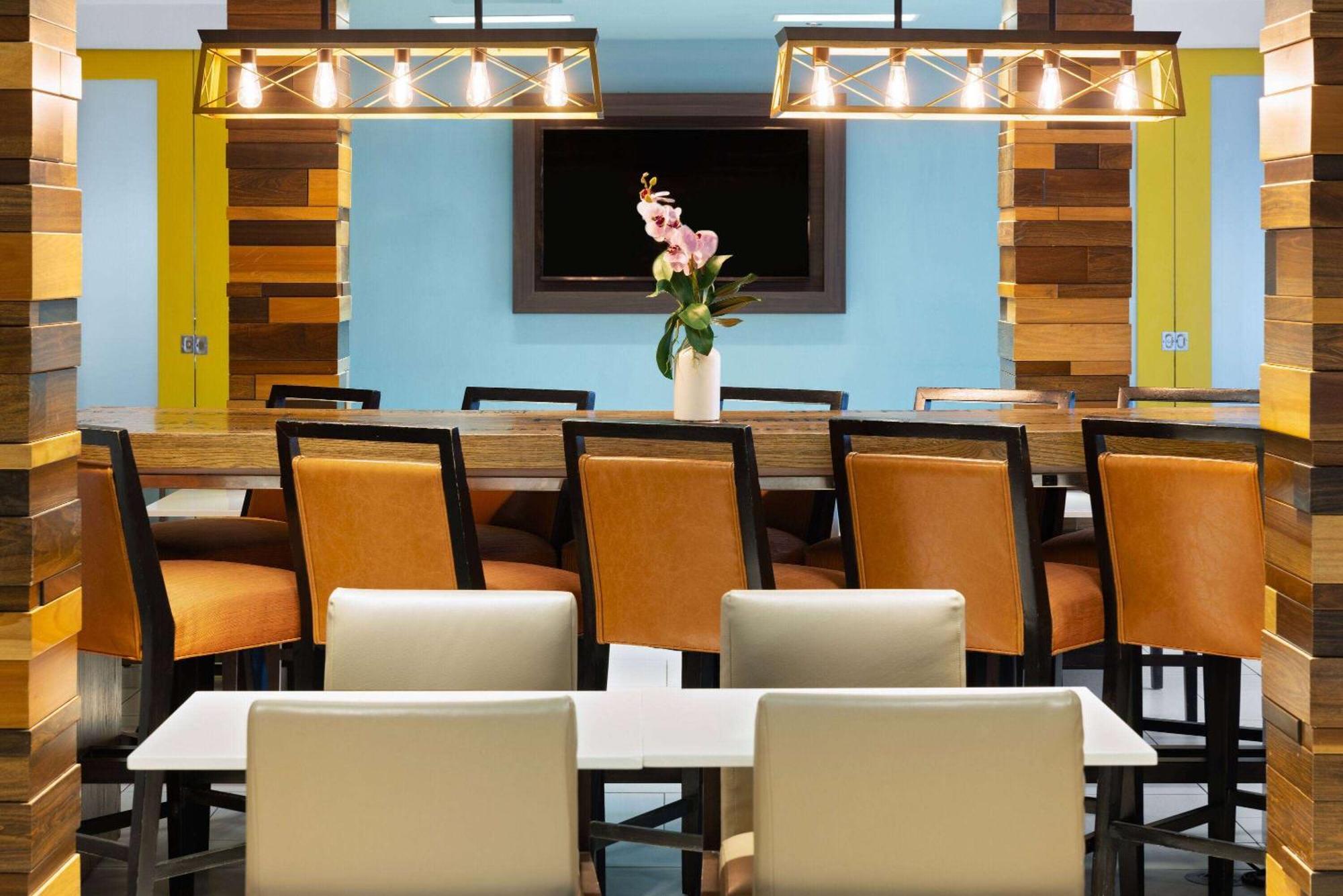 La Quinta By Wyndham Atlanta Airport North Hotel 3*