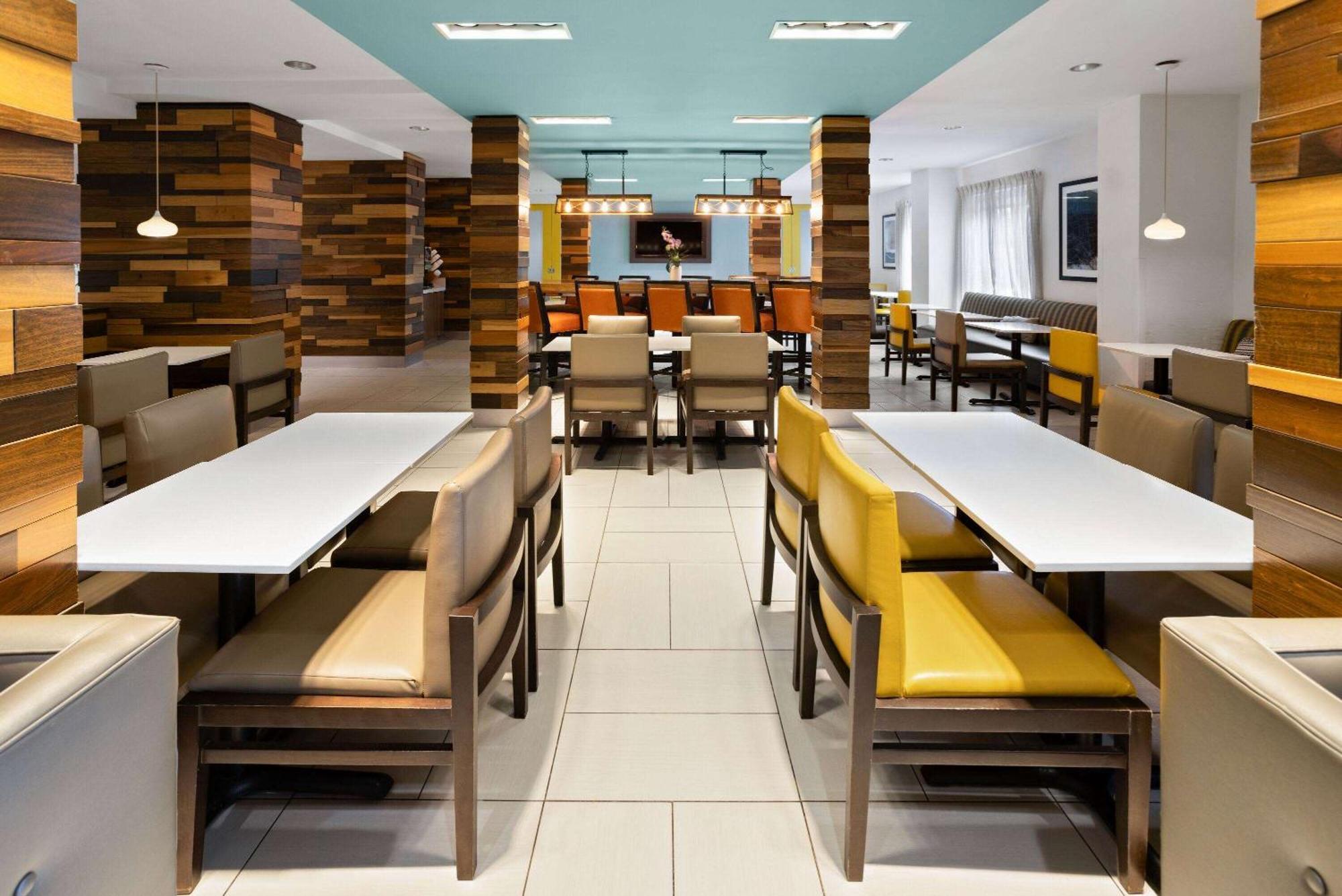 Hotel La Quinta By Wyndham Atlanta Airport North
