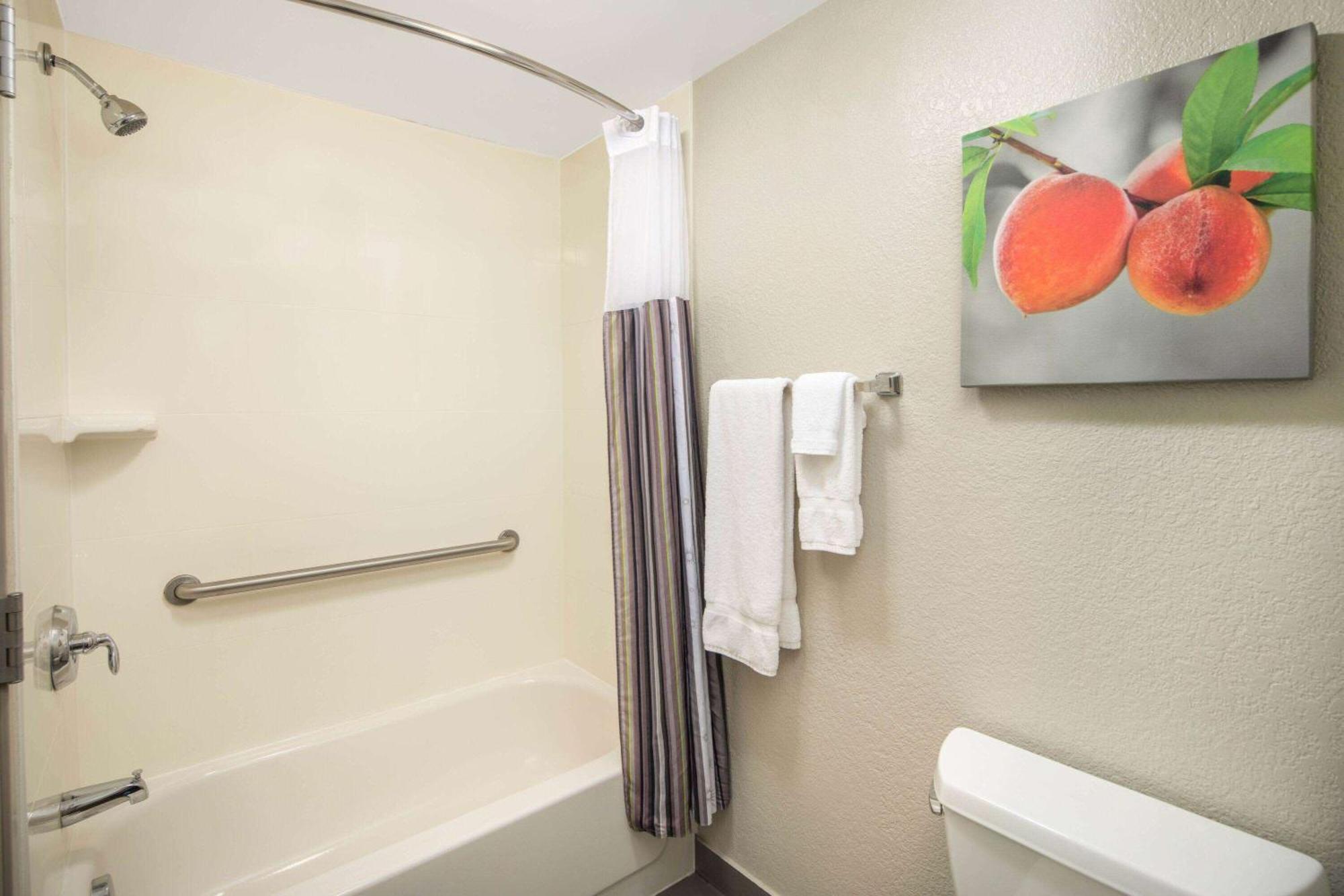 La Quinta By Wyndham Atlanta Airport North College Park